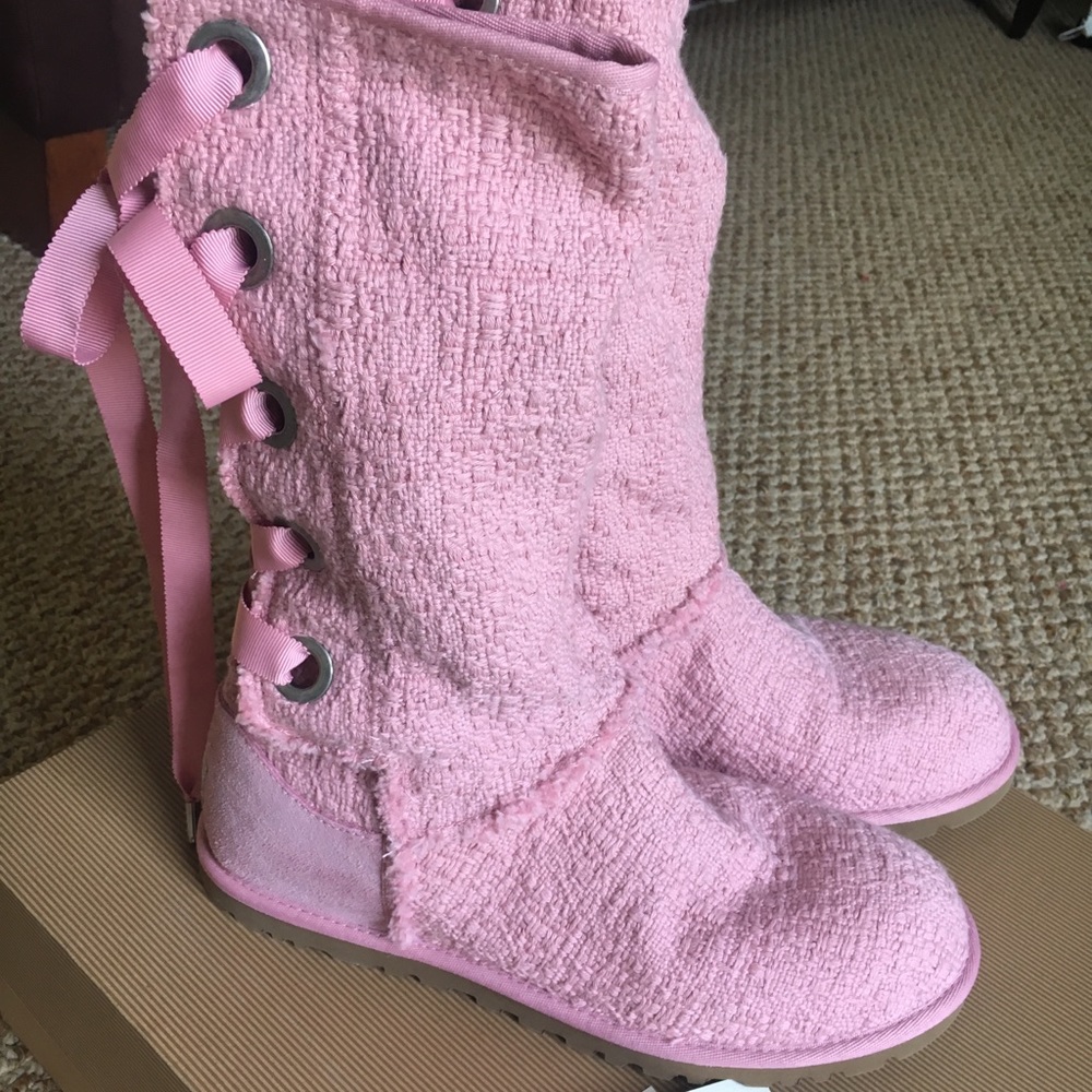 NWT Pink Ugg heirloom lace-up boots